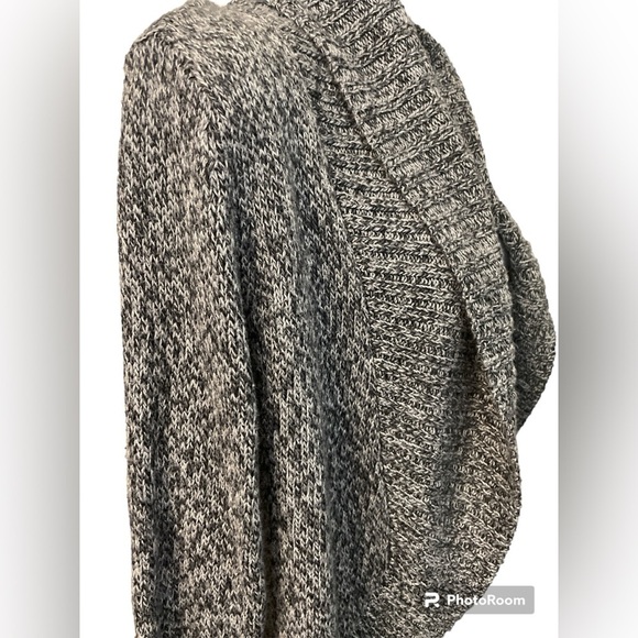 IZ Byer Women’s cardigan sweater size small - Picture 2 of 4